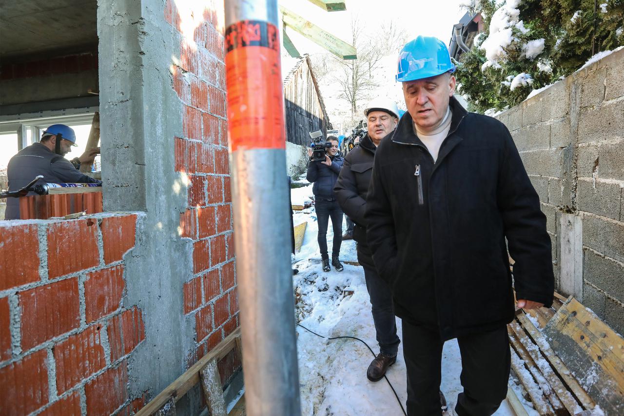 Zagreb: Ministar Branko Bačić obišao gradilišta gdje traje obnova od potresa na području Grada Zagreba