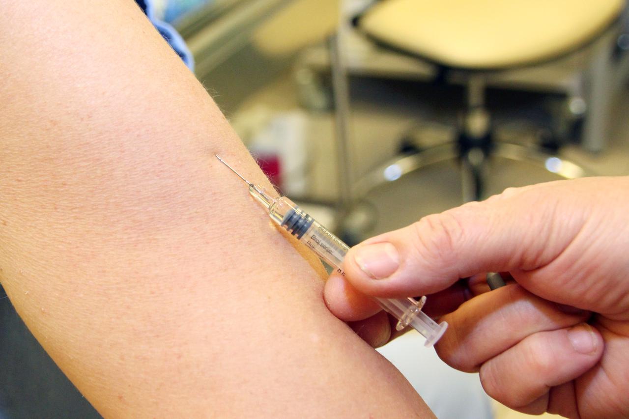 27.11.2014., Sibenik - Injekcija za cjepivo protiv gripe. Photo: Dusko Jaramaz/PIXSELL