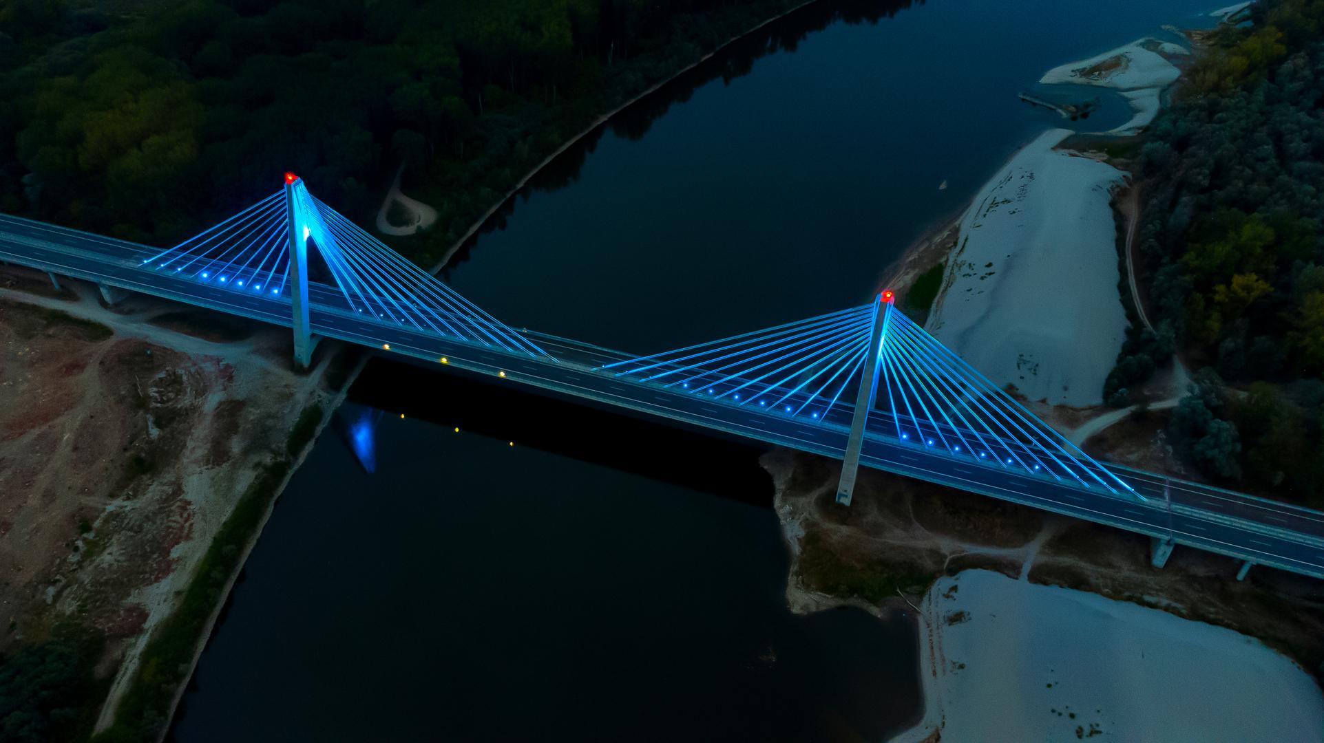 Most 3. gardijske brigade Kune - 2485 metara: Najduži je most u Hrvatskoj most preko rijeke Drave kod Petrijevaca koji je duži i od Pelješkog mosta. Most je za 81 metar duži od Pelješkoga i time je najduži most u Hrvatskoj. 