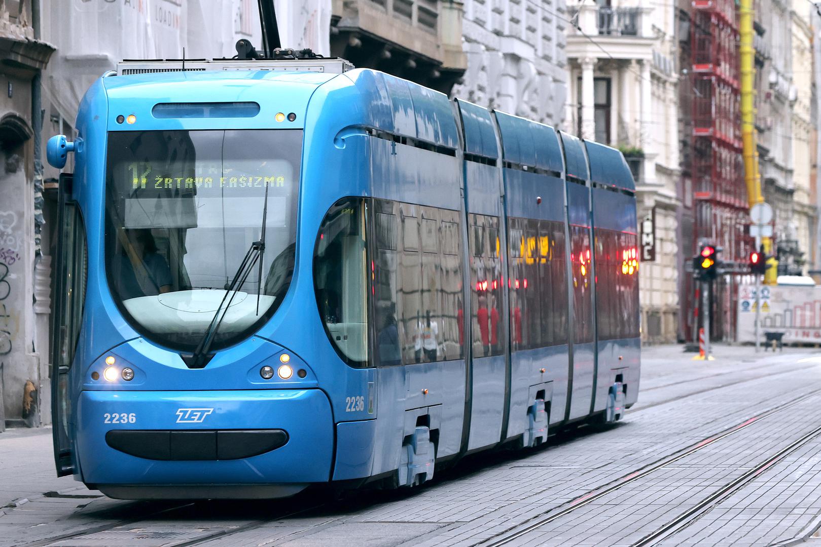 Podsjetimo, radovi se odvijaju u sklopu projekta "1. faza modernizacija tramvajske infrastrukture u gradu Zagrebu - II. faza projekta" čiji je cilj dodatno podizanje razine učinkovitosti i efikasnosti sustava javnog gradskog prijevoza, kao i povećanje broja putnika te smanjenje emisije ugljičnog dioksida, objasnili su iz ZET-a.