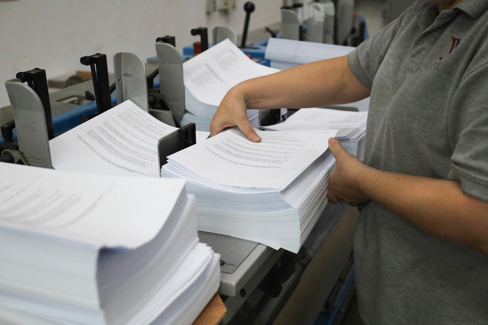 Tiskanje glasačkih listića za parlamentarne izbore, koji će se održati 17. travnja, počelo je u četvrtak u tiskari Narodnih novina.

