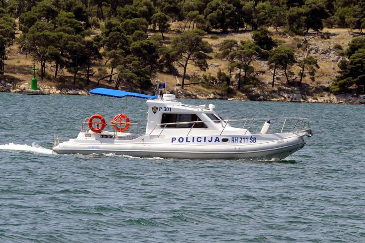policijski brod (1)