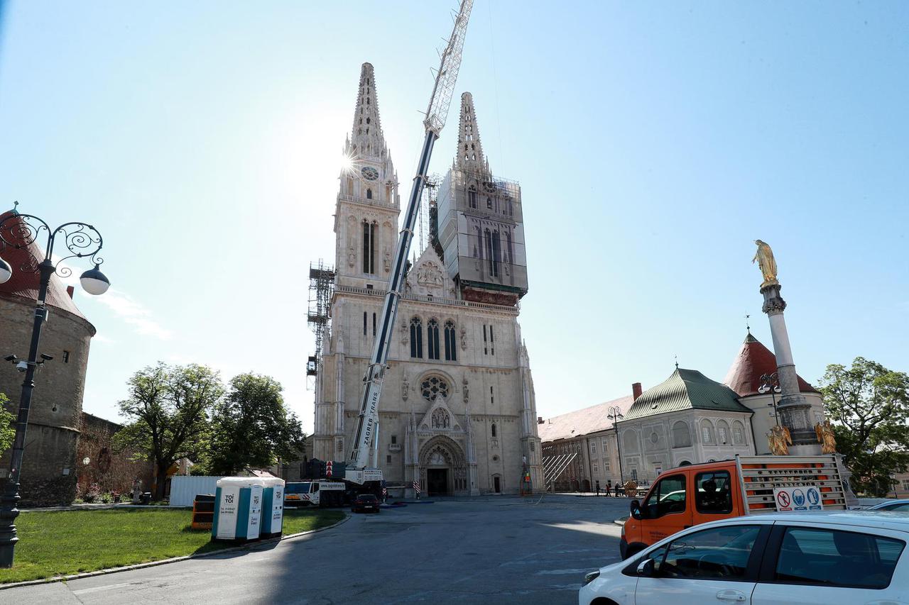 Zagreb: Počele pripreme za postavljanje zamjenskih križeva na katedralu