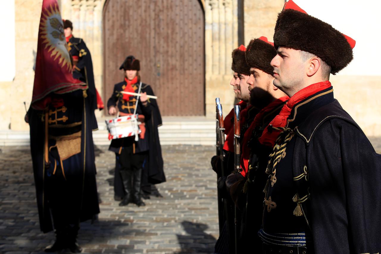 ovogodišnja smjena straže vojno povijesne postrojbe Počasne satnije Kravat pukovnije