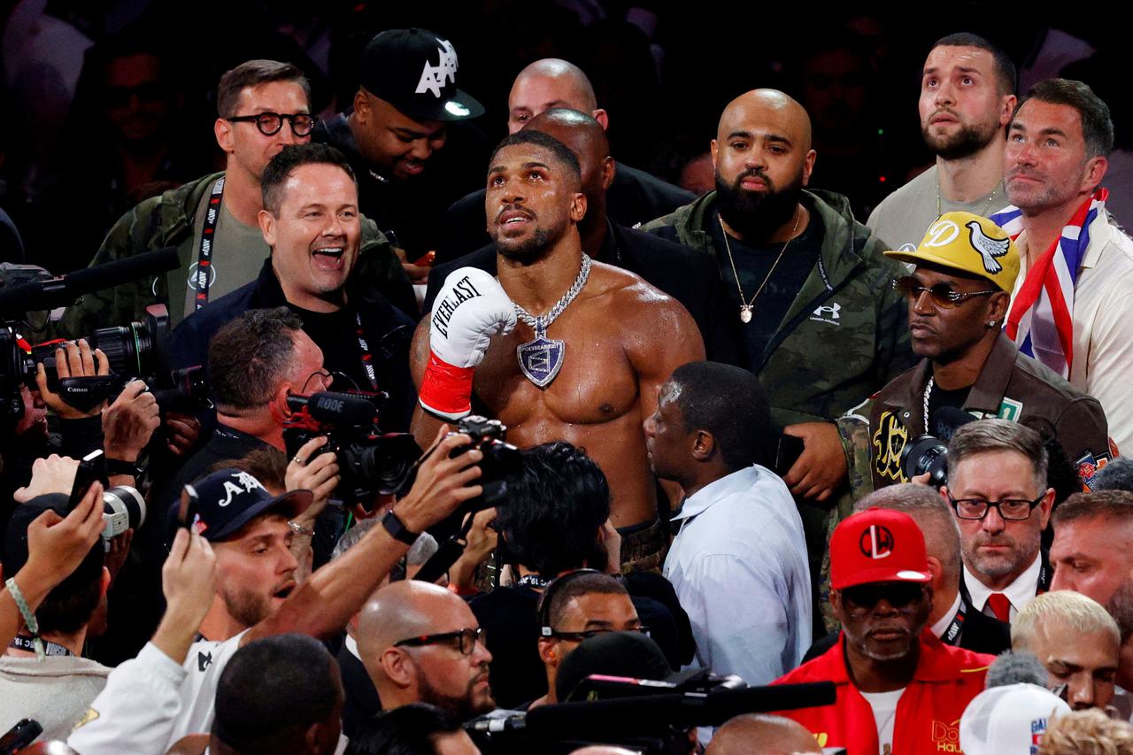 Jake Paul v Anthony Joshua