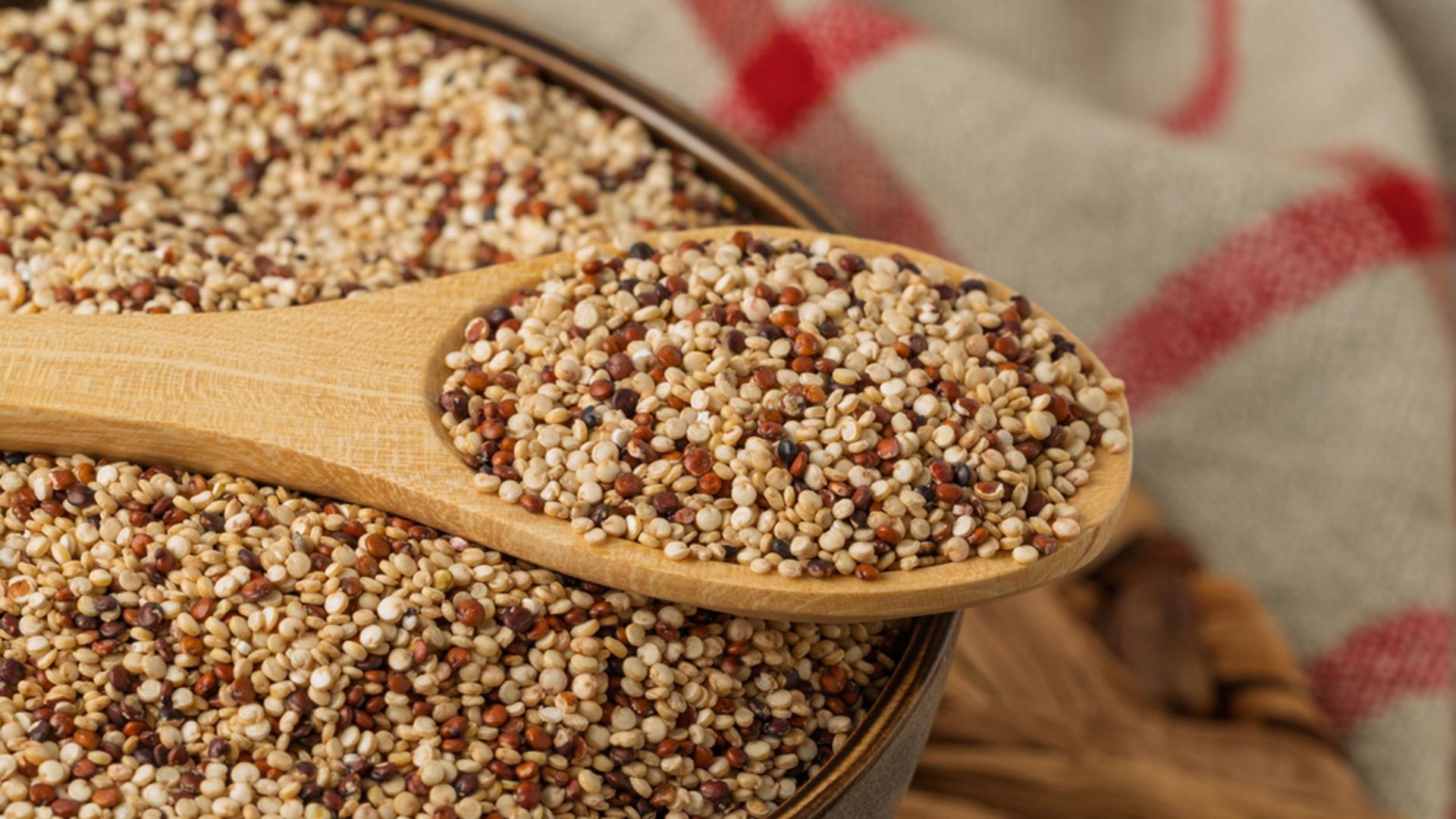 Kvinoja se često naziva žitaricom, iako je zapravo jestiva sjemenka. Jedna šalica kuhane kvinoje sadrži oko sedam i pol grama proteina te je ujedno bogata vlaknima. Prirodno ne sadrži gluten pa je dobar izbor za osobe koje ga izbjegavaju, a može poslužiti kao prilog, dodatak salatama ili baza za razna glavna jela.