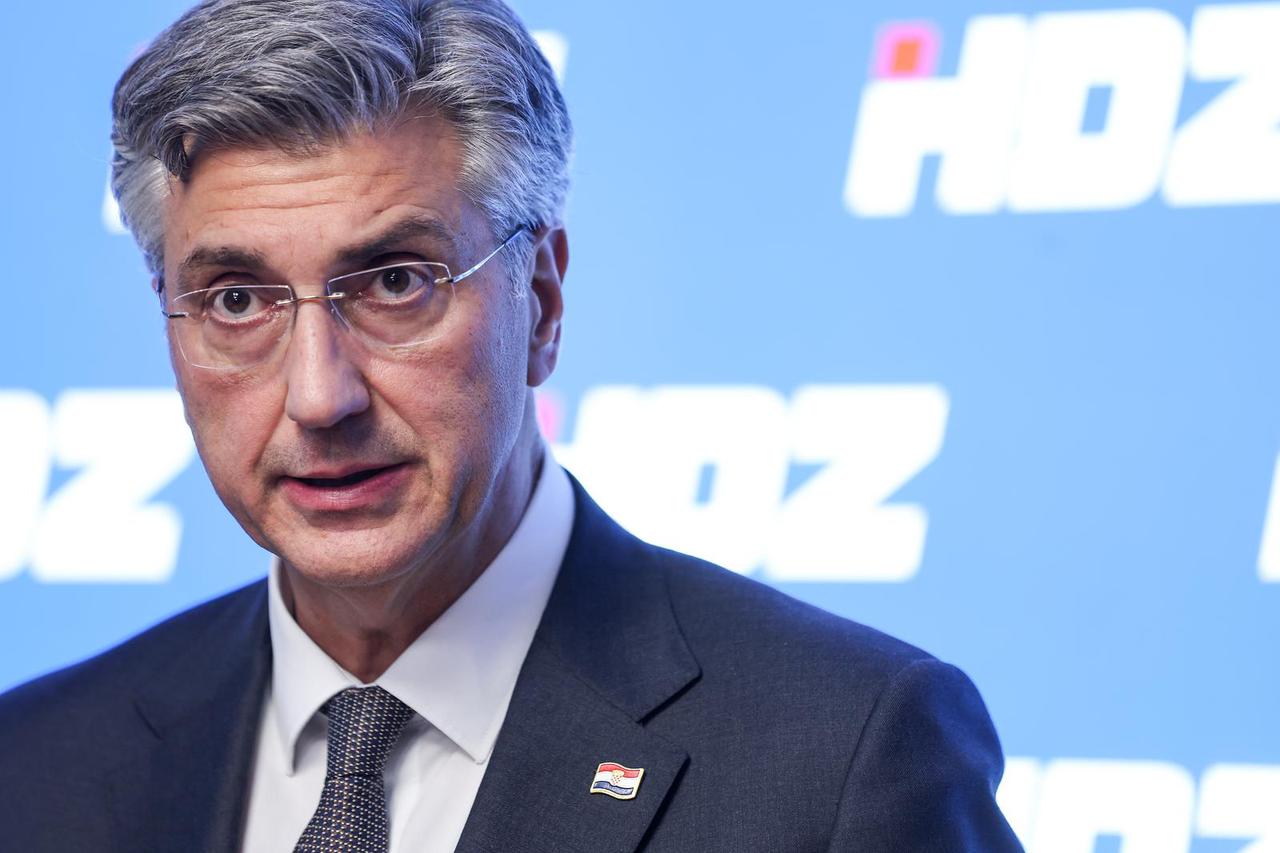 Zagreb: Andrej Plenković daje izjavu medijima