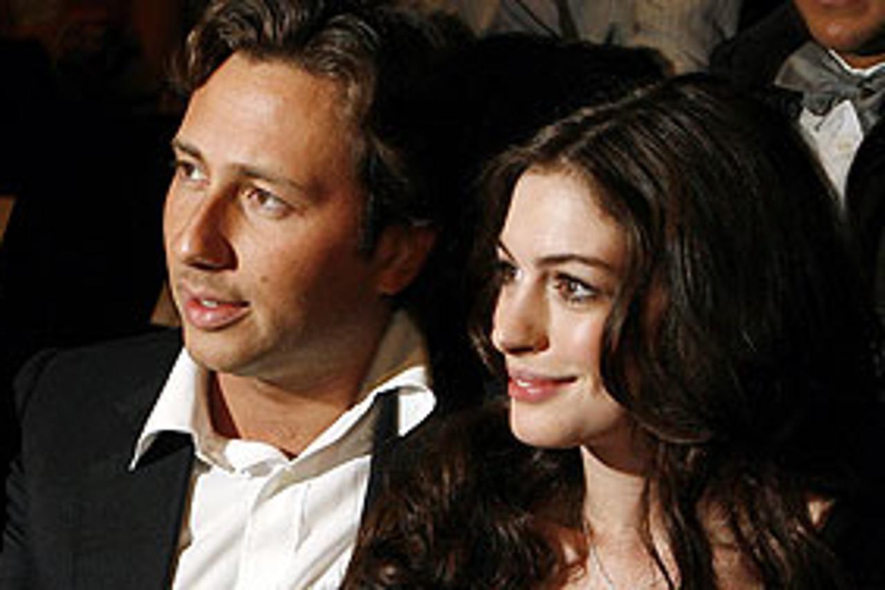 R. Follieri i Anne Hathaway