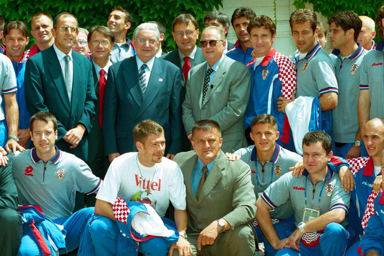 Chantilly: 1998., Franjo Tu?man posjetio nogometne reprezentativce na SP-u