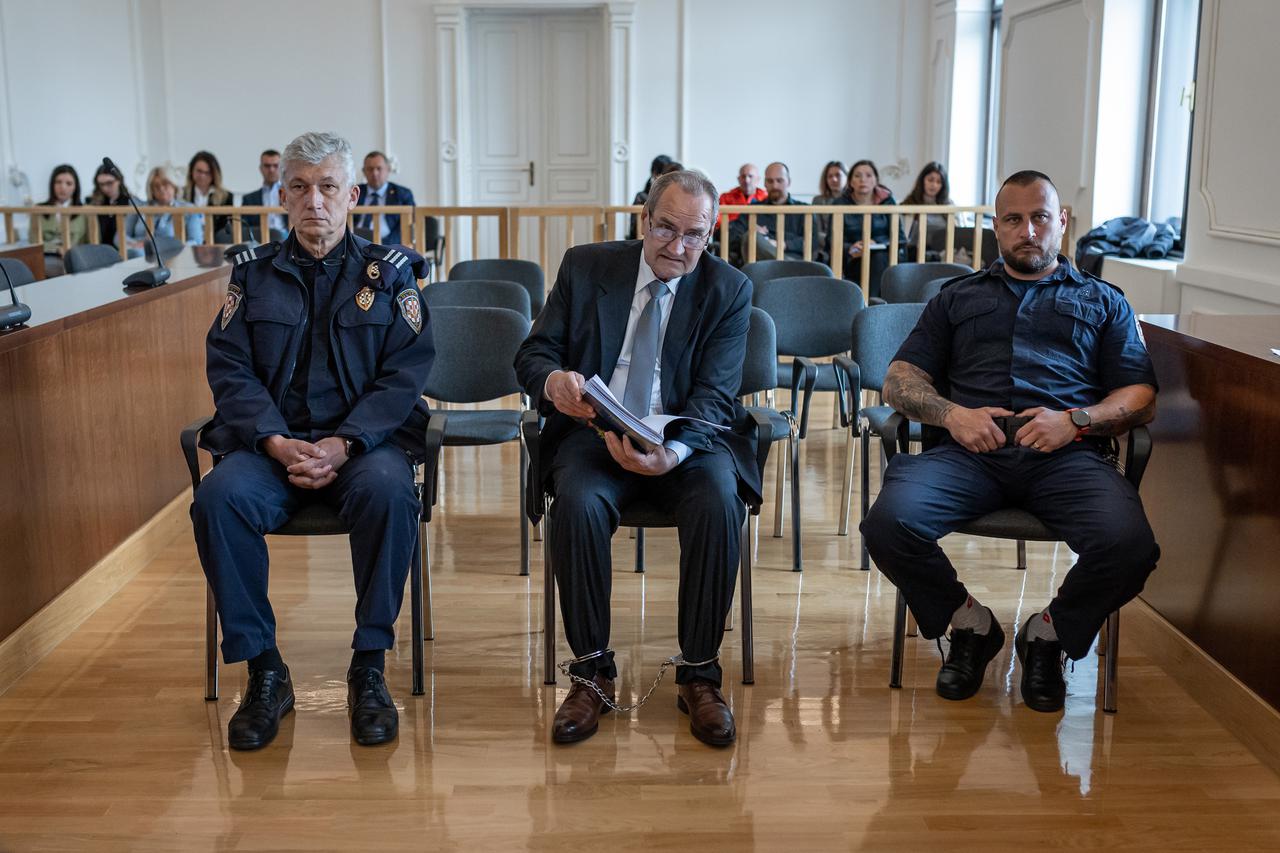 Osijek: Optuženik za ratni zločin Vojislav Medić doveden na Županijski sud