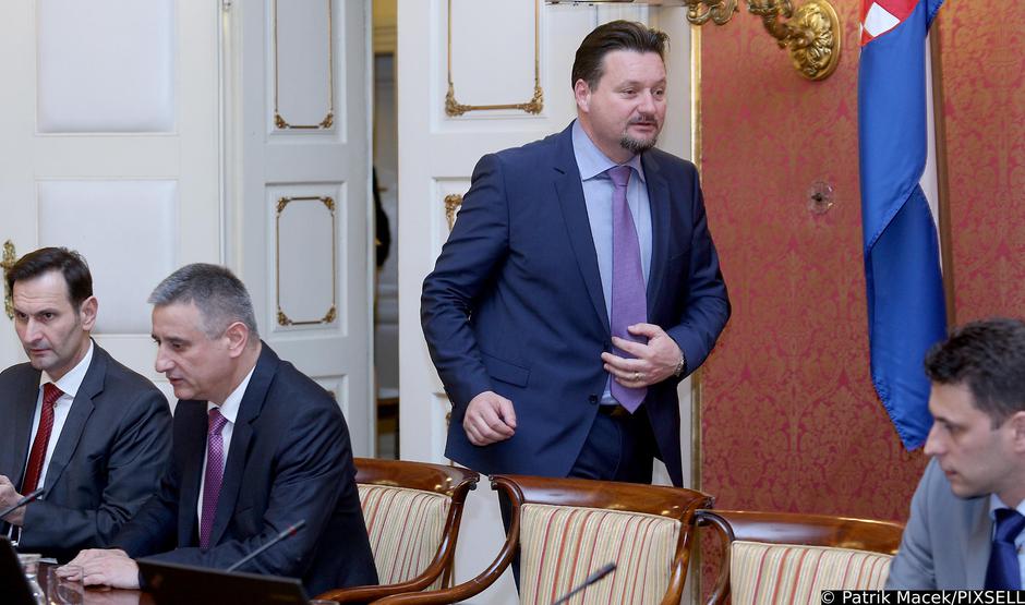 Zagreb: Dobro raspoloženi ministri i premijer Oreškovi? uo?i 9. sjednice Vlade RH