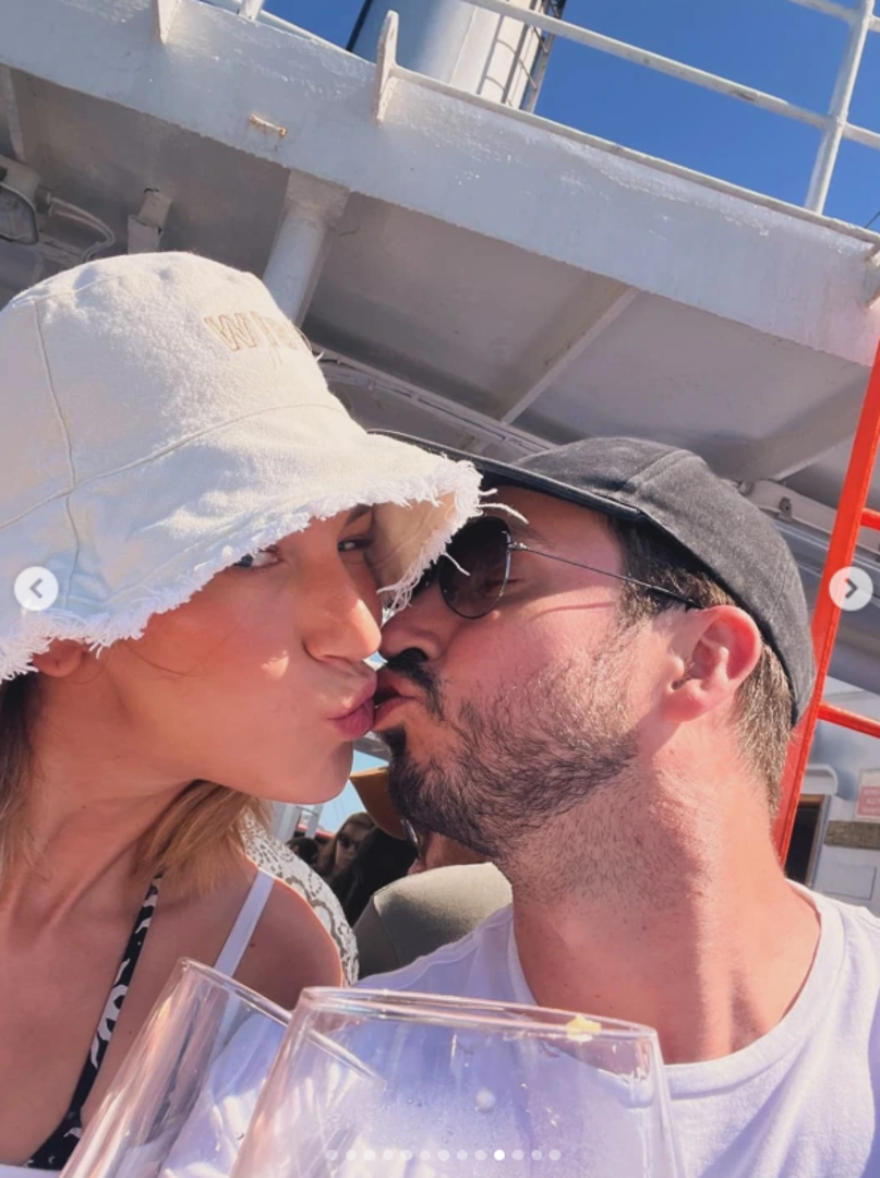 Što se tiče ljubavnog života, po obajavma na društvenim mrežama, čini se da je sretno zaljubljena.