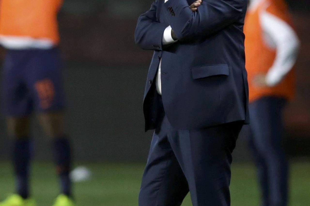 Coach Guus Hiddink of the Netherlands reacts during the Euro 2016 qualifying soccer match against the Czech Republic in Prague September 9, 2014.  REUTERS/David W Cerny (CZECH REPUBLIC  - Tags: SOCCER SPORT)