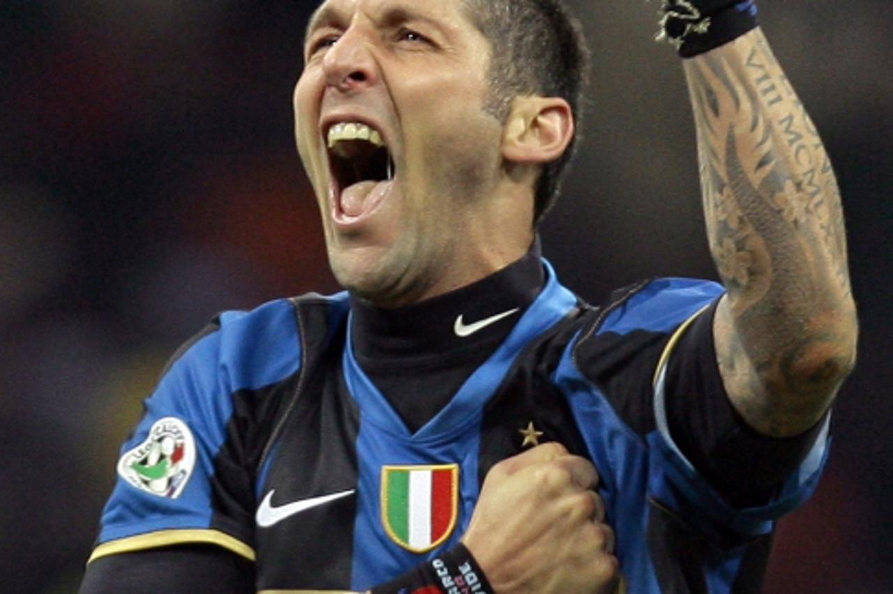 'Inter Milan's Marco Materazzi celebrates at the end of their match against Juventus during their Italian Serie A soccer match at San Siro stadium in Milan, November 22, 2008.         REUTERS/Alessan