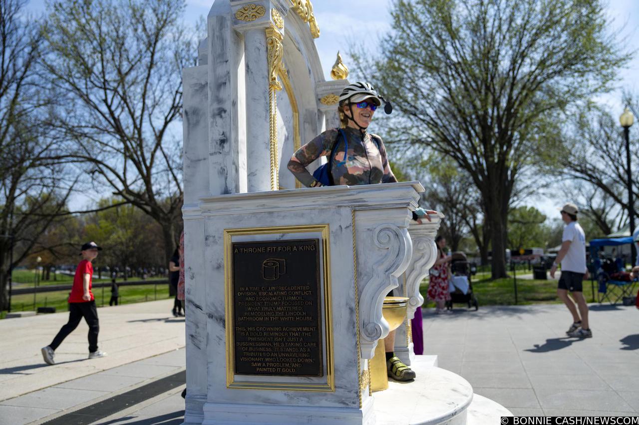 Golden Toilet Statue Critiquing President Trump Placed On National Mall