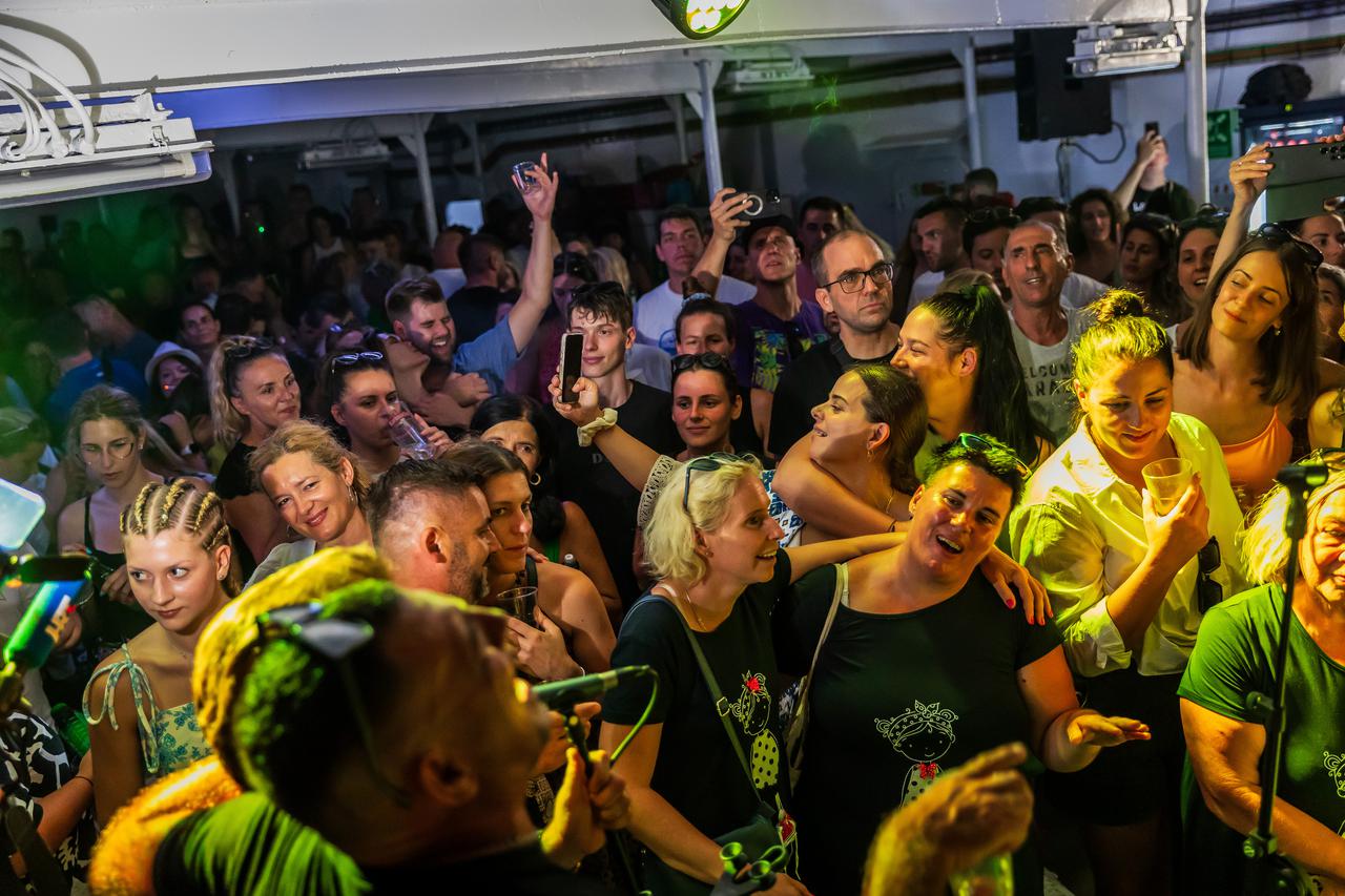 Sedma obljetnica smrti hrvatskog kantautora Arsena Dedi?a