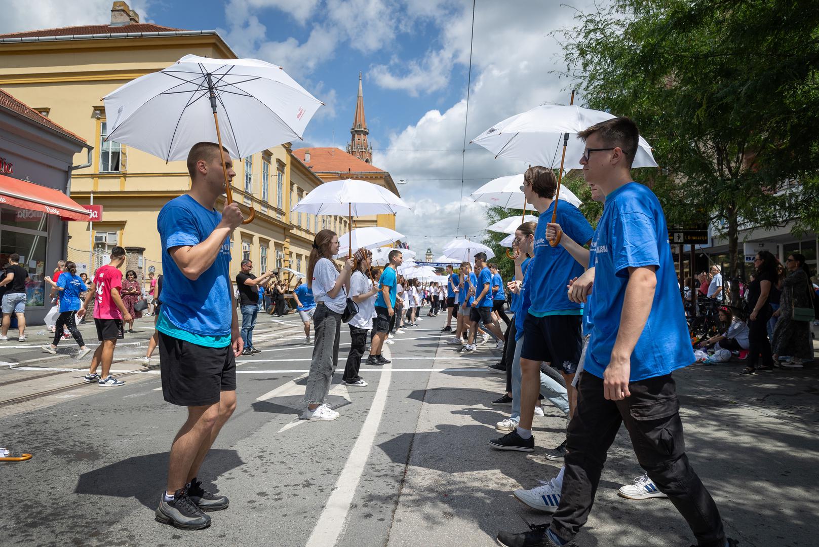 24.05.2024., Osijek - Osjecki maturanti u centru grada slavili zavrsetak skole i plesali quadrillu. Photo: Davor Javorovic/PIXSELL