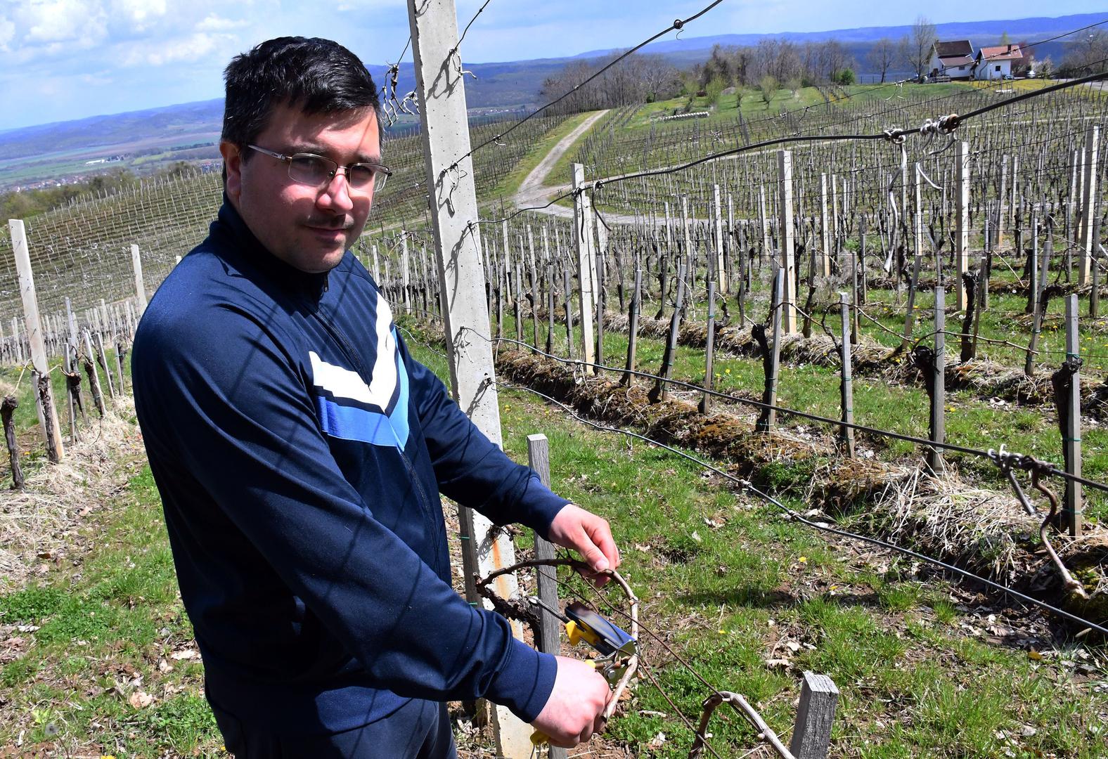 15.04.2021., Pleternica - Vinaria Markota - enolog Franjo Markota u obiteljskoj vinariji, u vinogradu na Cesti ruza i vina...
Photo: Ivica Galovic/PIXSELL