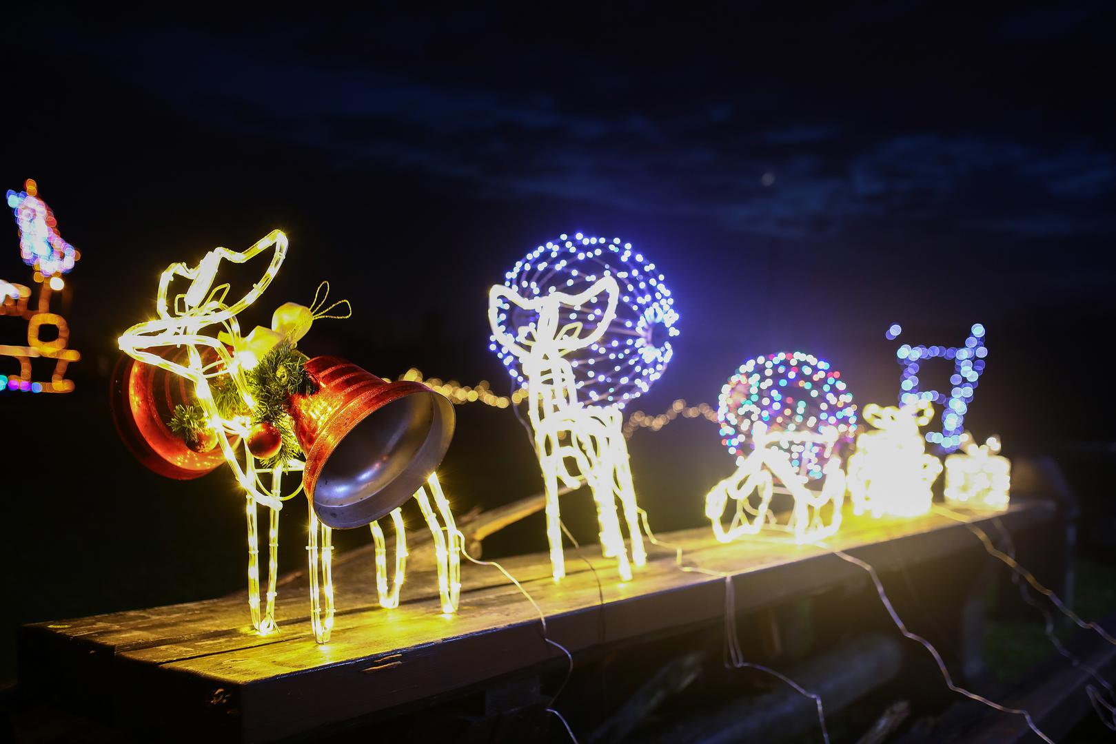 Branitelji ribolovci iz Granešine postali su tako redovna božićna atrakcija za stanovnike istoka Zagreba, a predivni ukrasi mame osmjehe susjeda koji autima prolaze kraj jezera