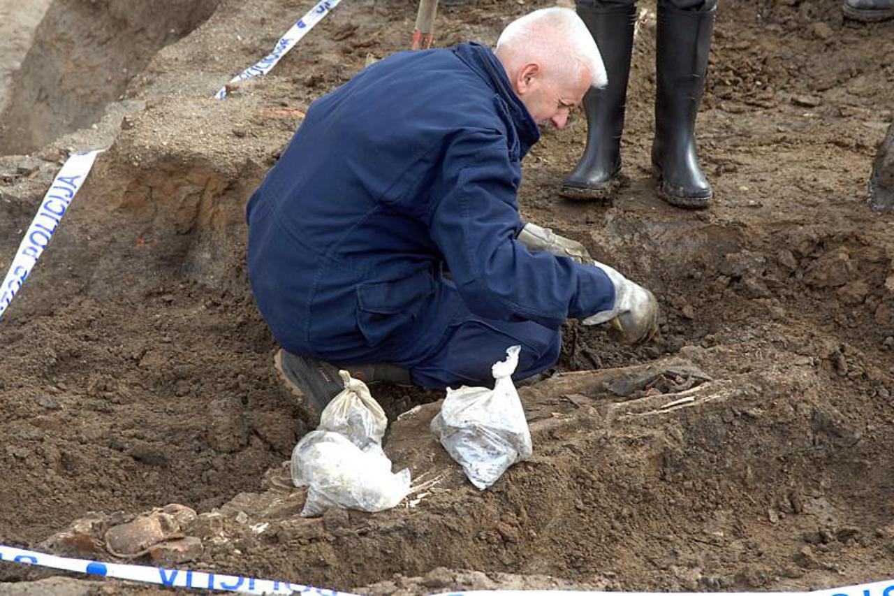 sisak eshumacija (1)