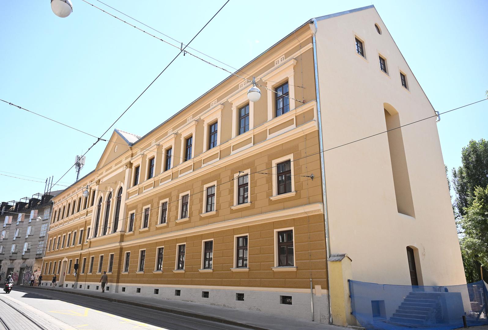 Nakon završetka obnove uklonjena je zaštitna skela, a zgrada je u završnoj fazi priprema za ponovno korištenje, čime će učenici i djelatnici uskoro dobiti obnovljen i sigurniji prostor za rad i obrazovanje.