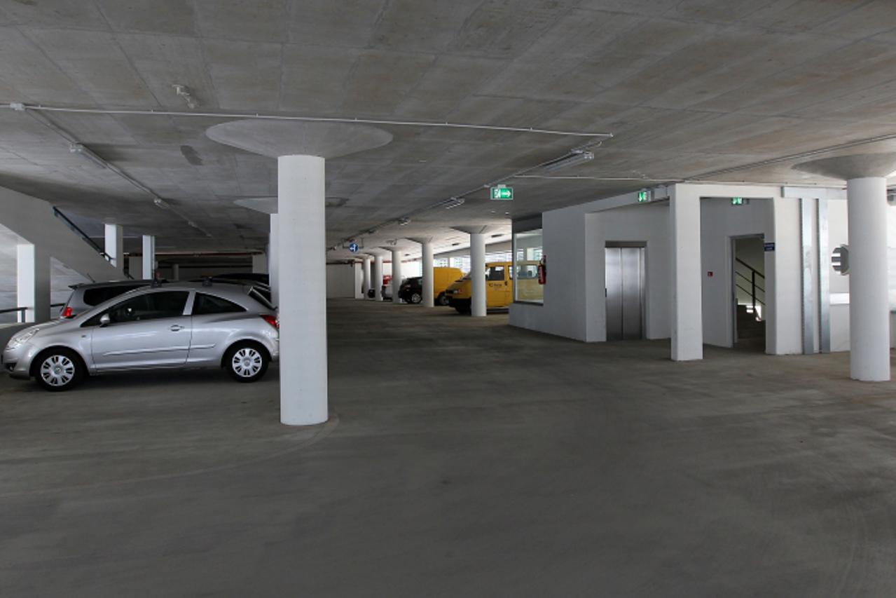 '08.04.2010., Zadar - Parking garaza TIZ. Photo: Filip Brala/PIXSELL'