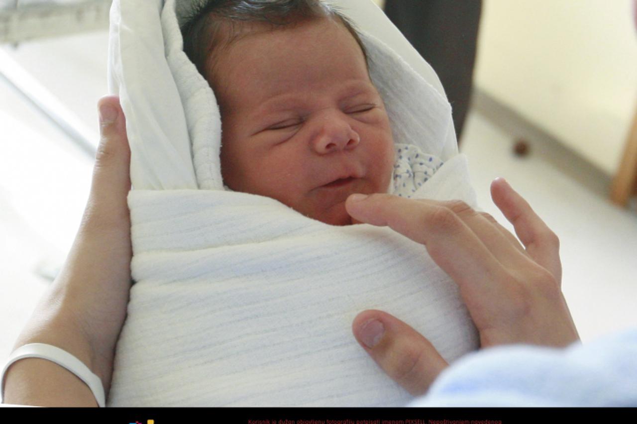 '01.01.2013., Koprivnica - Gradonacelnica Vesna Zeljeznjak obisla je rodiliste Opce bolnice Dr. Tomislav Bardek. U rodilistu je 11 mladih mama, a ove godine jos nije rodjena ni jedna beba - posljednja