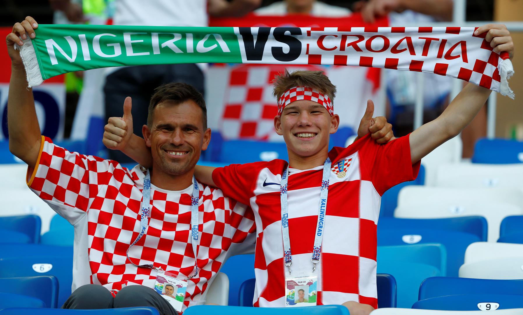 Atmosfera na stadionu je bila sjajna, a premda je za hrvatske navijače bilo osigurano oko 2.000 ulaznica, plus 700 na koje je imao pravo Hrvatski nogometni savez, na Areni Baltika bilo je više od 12.000 naših navijača.