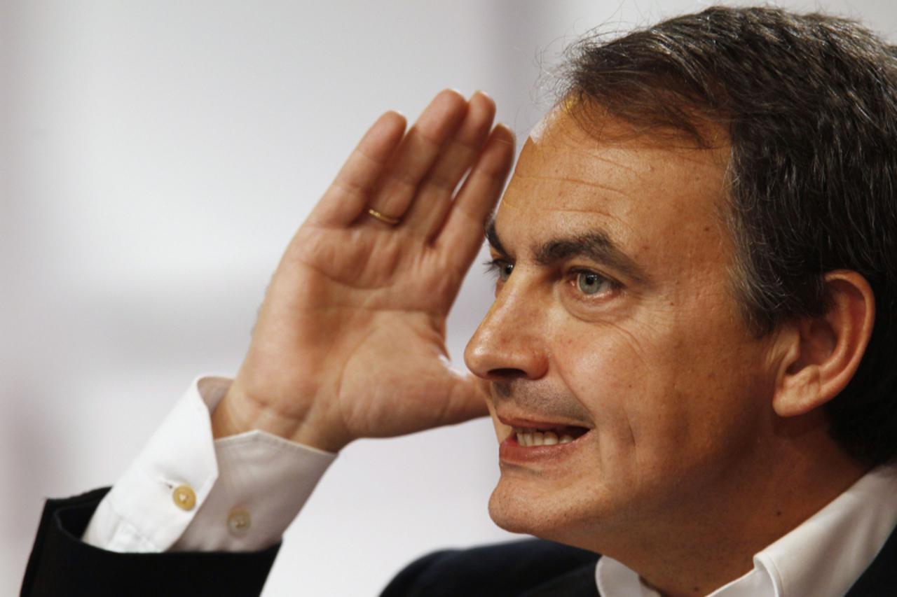 'Spain\'s Prime Minister Jose Luis Rodriguez Zapatero delivers his speech during a party meeting in the Andalusian capital of Seville February 13, 2011. REUTERS/Marcelo del Pozo (SPAIN - Tags: POLITIC