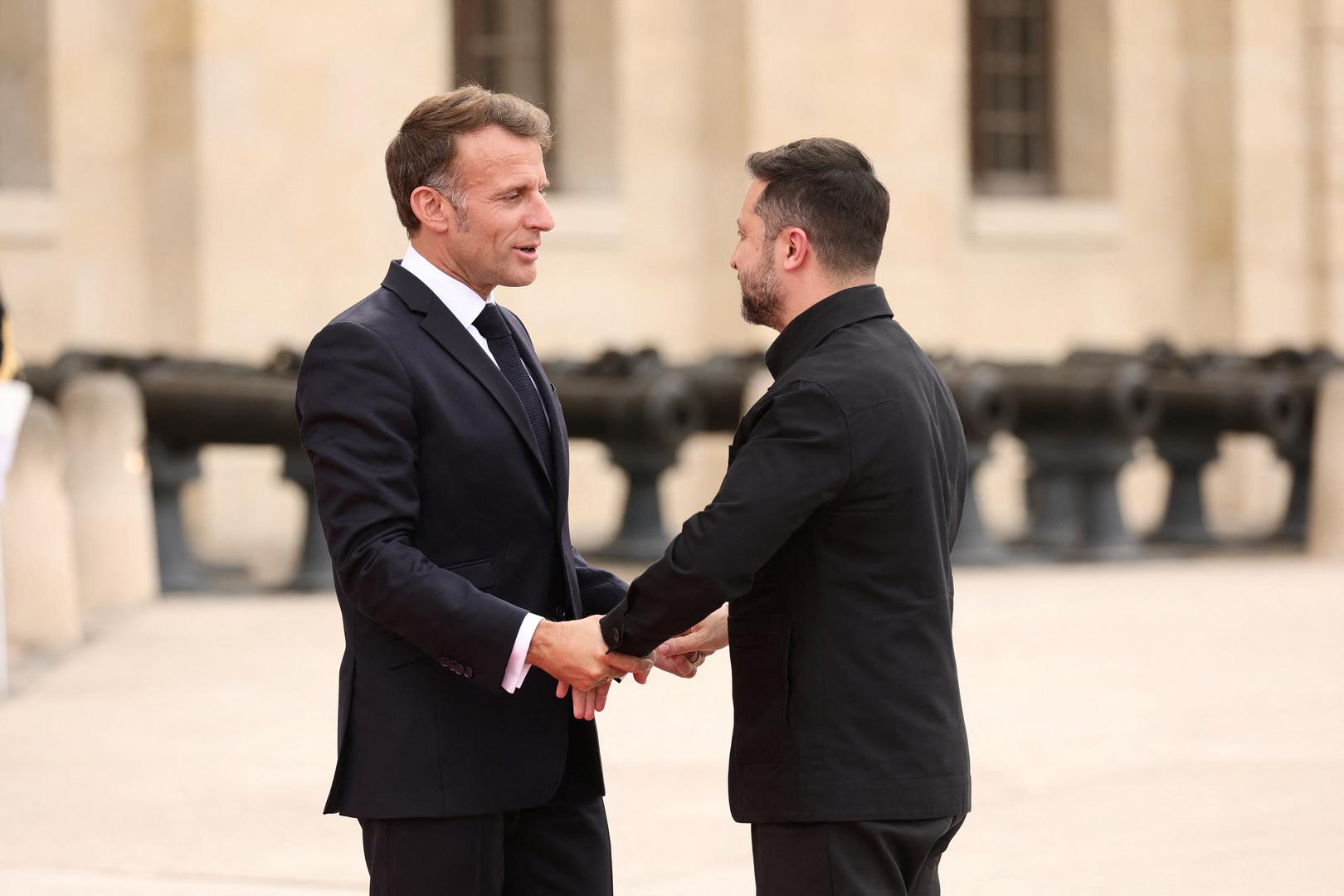 Iz Elizejske palače poručili su da se summit održava u trenutku obnovljene transatlantske povezanosti i jedinstva, ali i povoljnijih kretanja na terenu za Kijev.