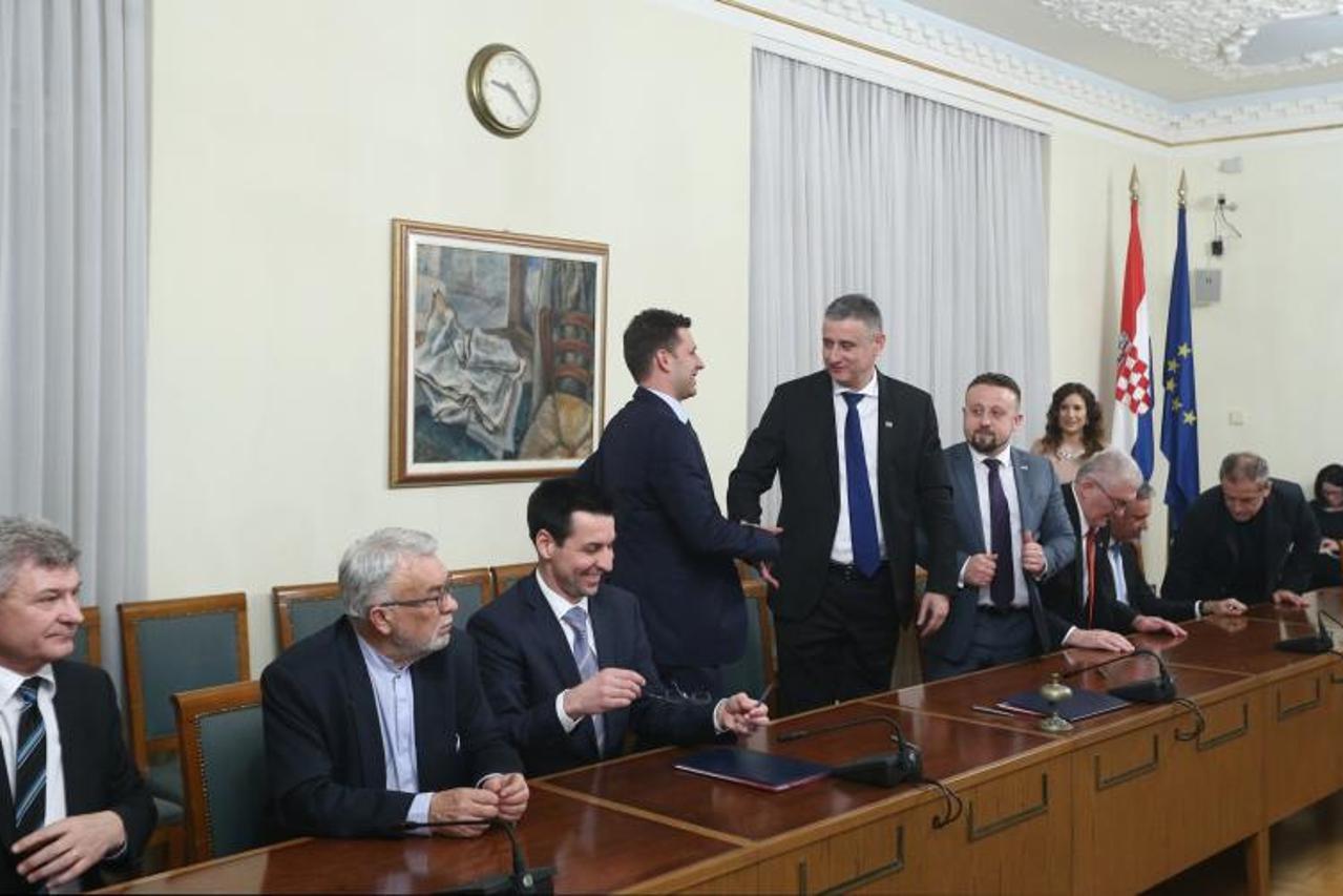 Potpisivanje reformskog sporazuma 