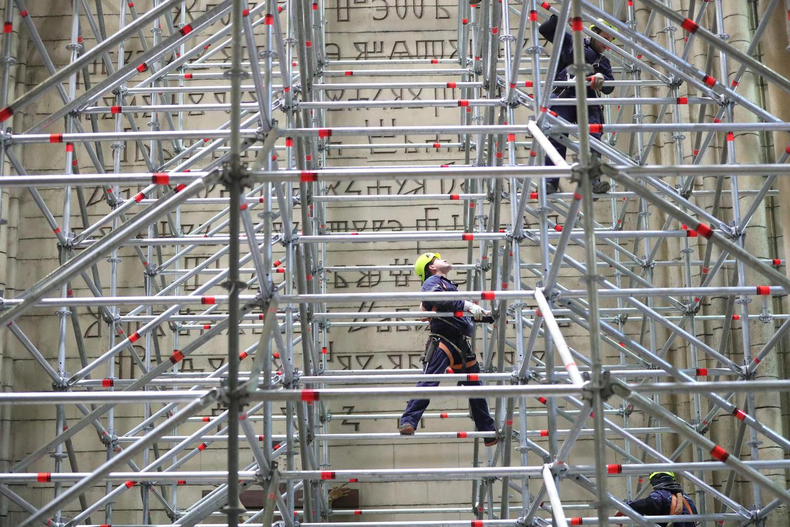 Kao što smo i prije pola godine najavili da će biti ponoćka u katedrali, tako i ovom prigodom najavljujemo da će ponoćka biti u Zagrebačkoj katedrali i da će se u budućnosti tu održavati sva važna liturgijska slavlja, što je vrlo važan poticaj za sve nas, kazao je.