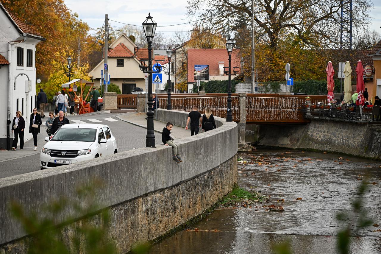 Centar grada Samobra tijekom jesenjeg dana