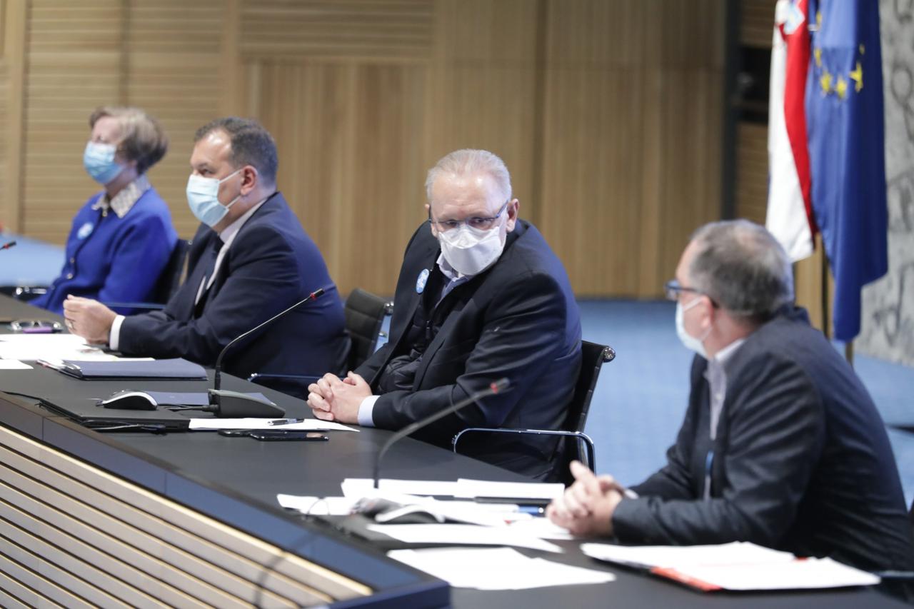 Zagreb: Na konferenciji Stožera civilne zaštite najavljeno produživanje mjera