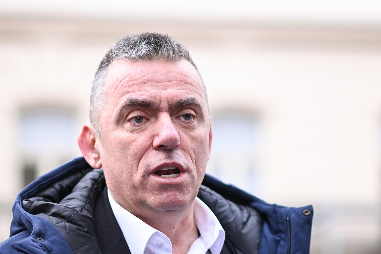 Zagreb. Stipo Mlinarić o predaji nove kaznene prijave Centra dr. Ivana Šretera u DORH