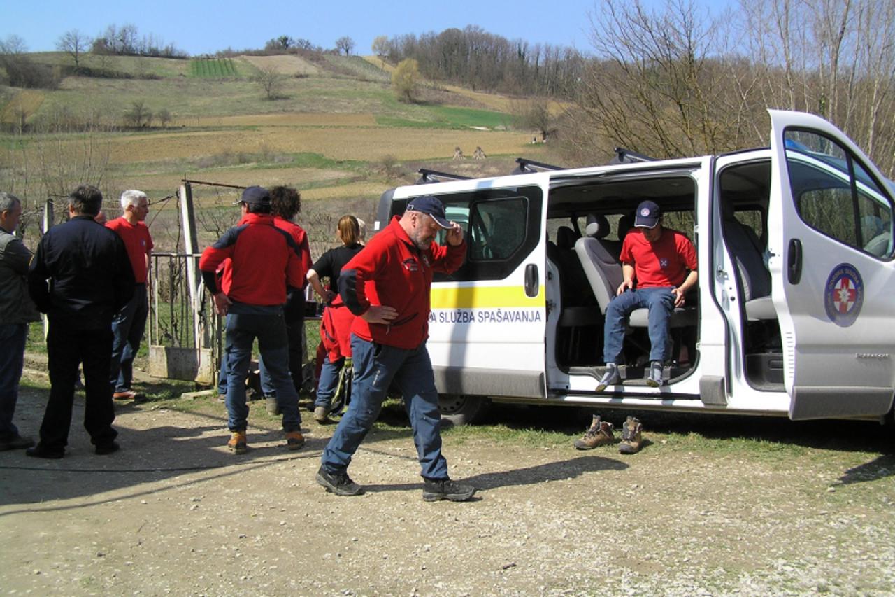 'zagorje - 30. 03. 2011.,Pustodol Orehovicki, Hrvatska - Nestalog Ivana Guliju  Gorska sluzba spasavanja, policija, vatrogasci i mjestani traze vec sedam dana'
