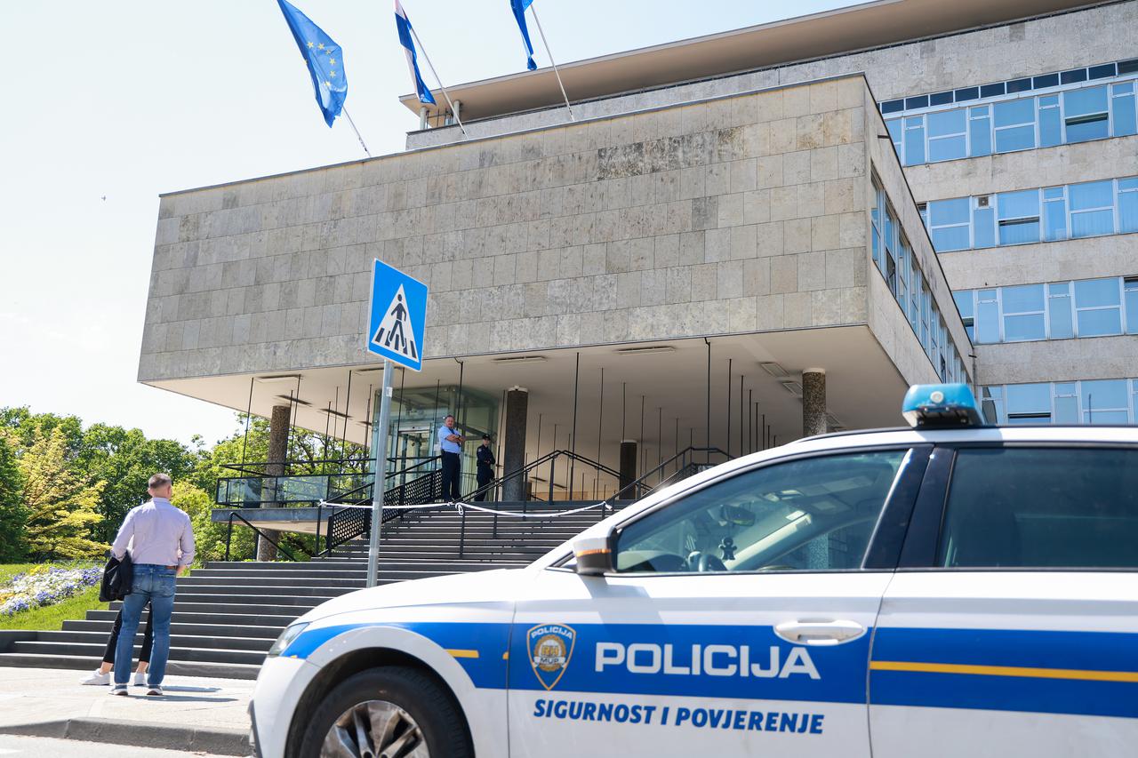 Dojava o bombi u Gradskom poglavarstvu