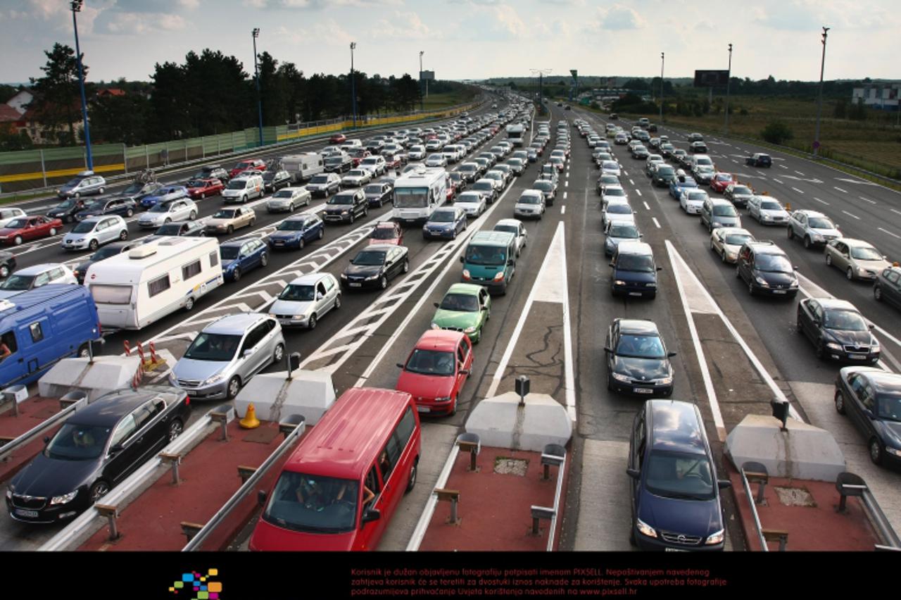 '21.08.2010., Lucko, Zagreb - Guzva na ulazu na naplatne kucice u smjeru Zagreba.  Photo: Tomislav Miletic/PIXSELL'