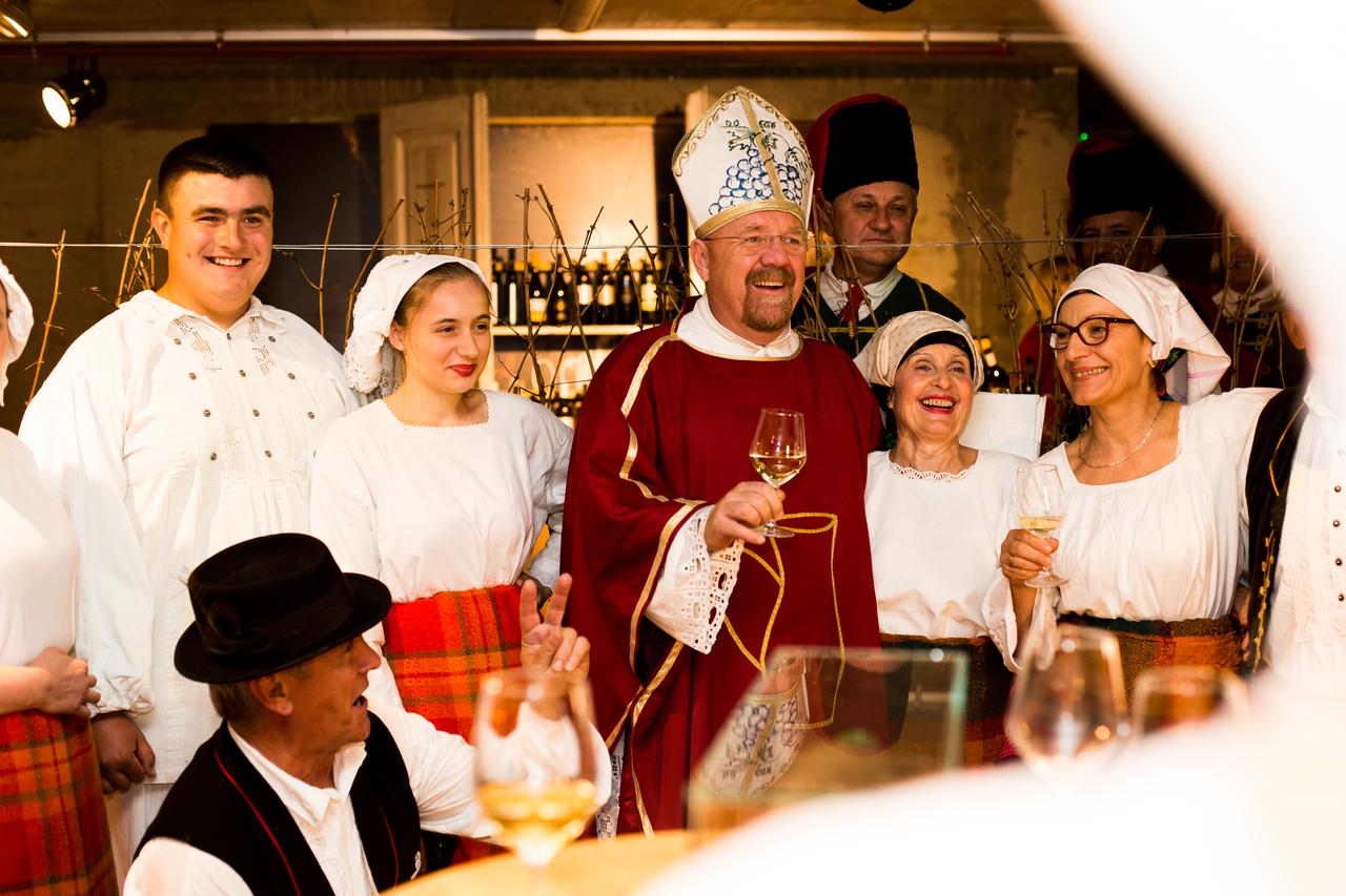 U ceremoniji krštenja mošta uživalo oko tristo uzvanika