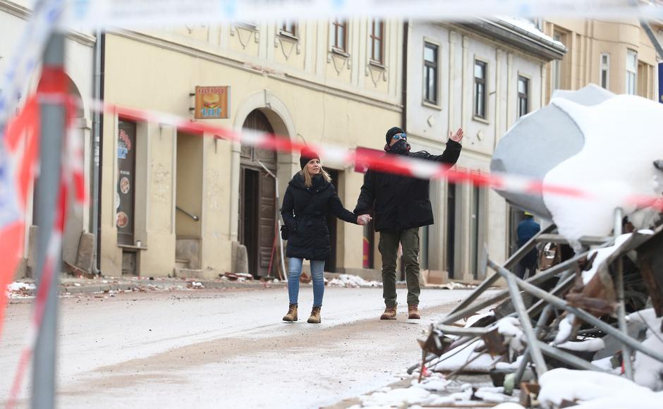 Život u centru Petrinje nakon razornog potresa