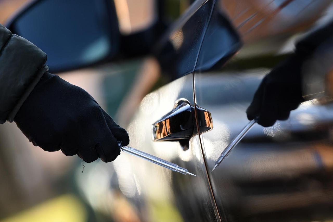 Process around scratched cars