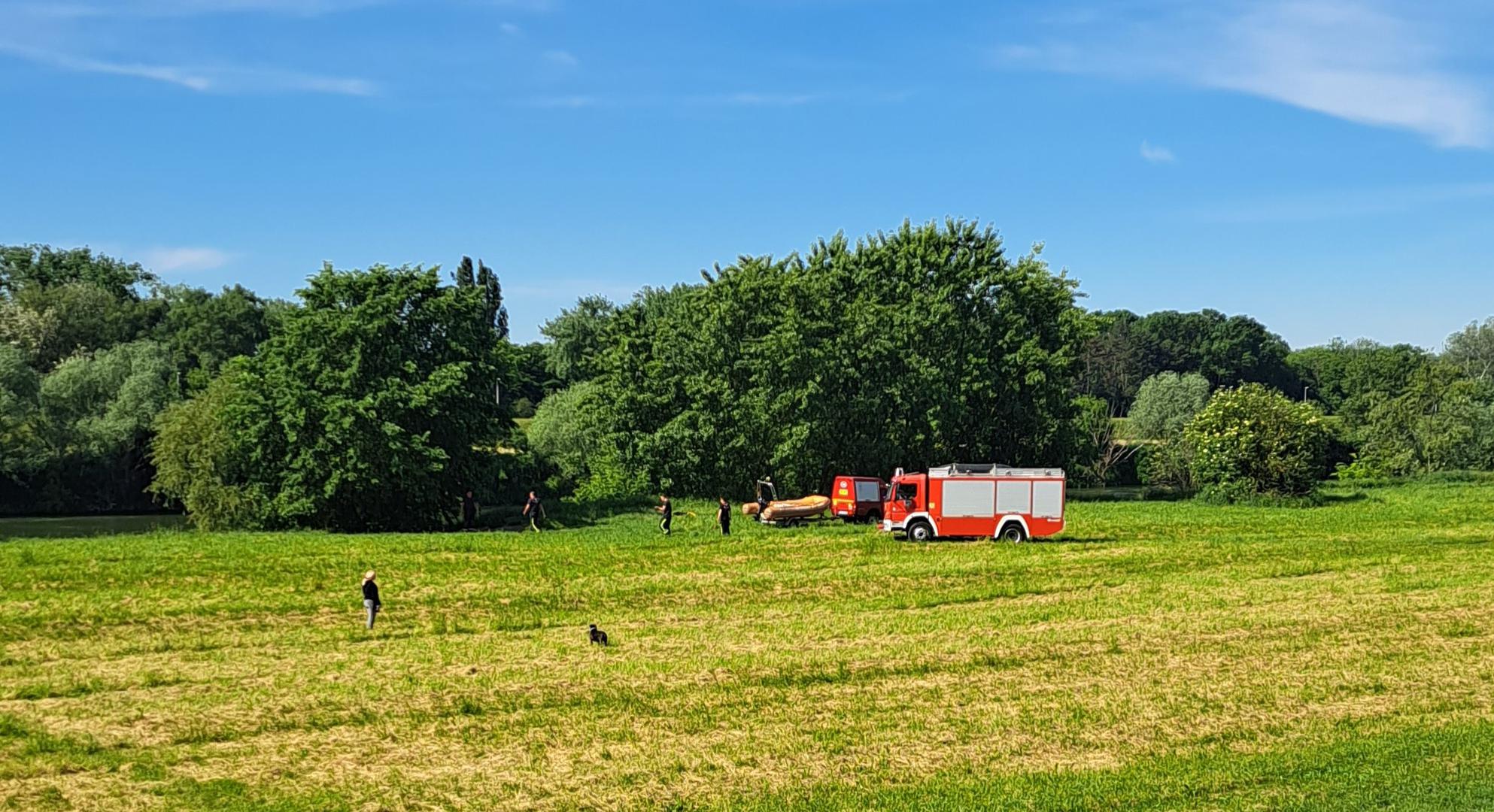 Nije riječ o požaru, nego kako neslužbeno doznajemo akciji u kojoj se pretražuje uz rub korita Save u potrazi za tijelom. 