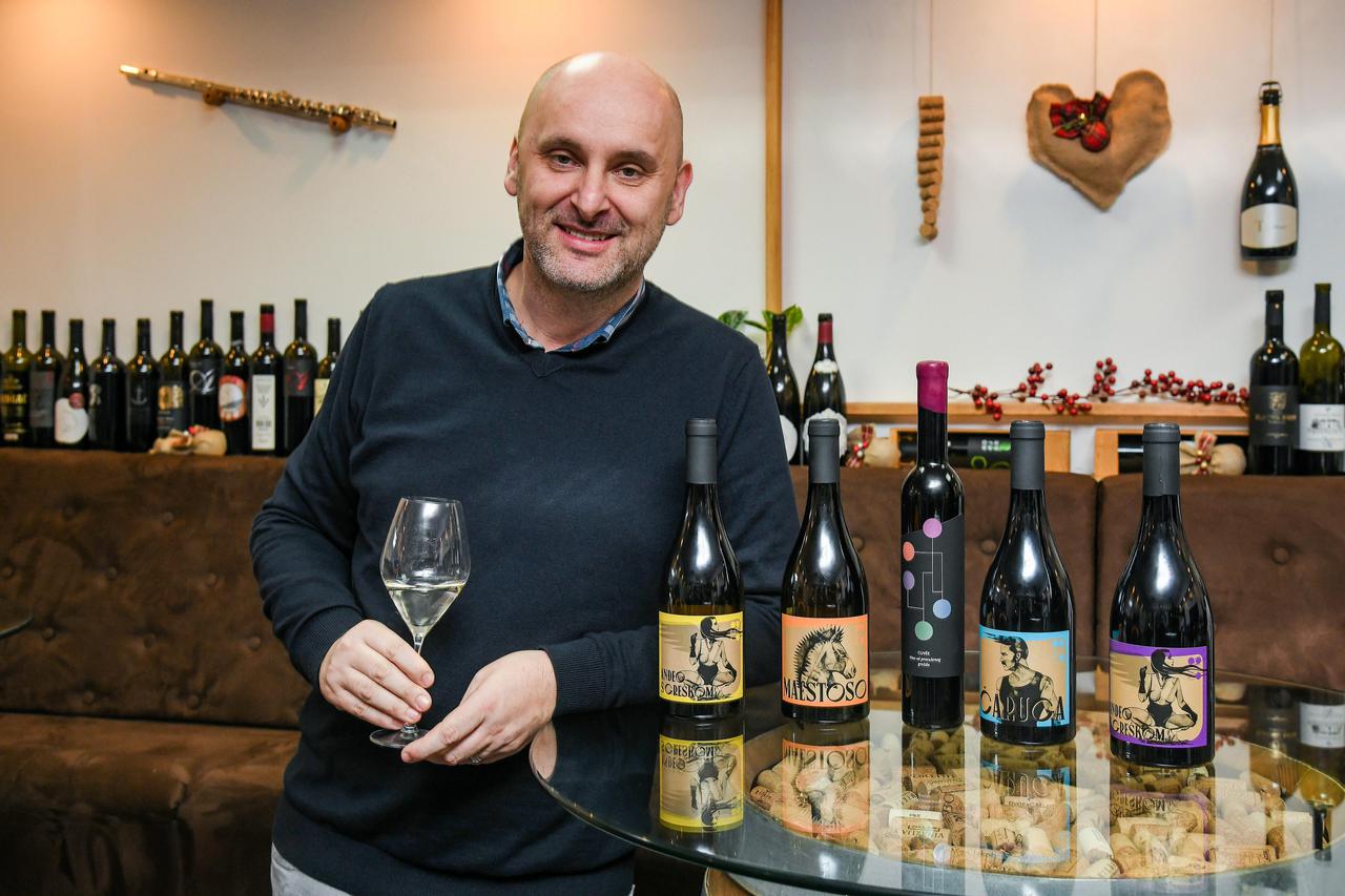 Zagreb: Promocija vina Apolitico bivšeg ministra Tolušića