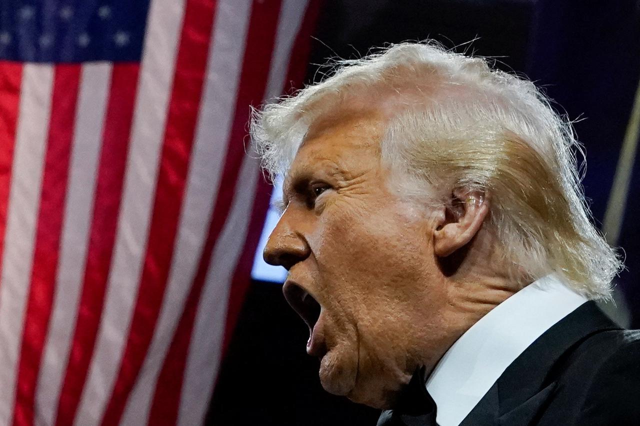 storyeditor/2025-04-09/2025-04-08T234934Z_1598825377_RC2ZTDALPQLA_RTRMADP_3_USA-TRUMP.JPG