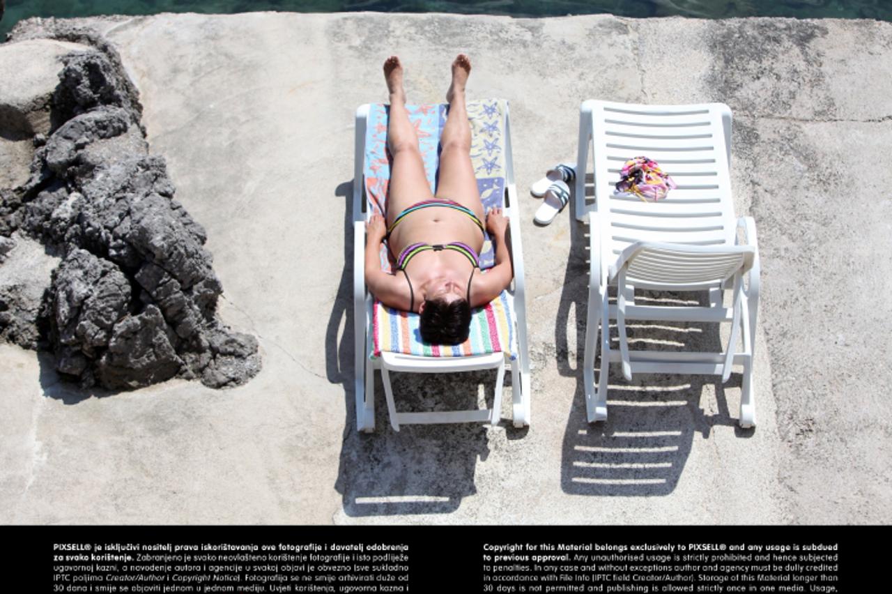 '02.05.2012. Opatija - Lijepo i toplo vrijeme izmamilo turiste u setnju, razgledavanje i suncanje. Photo: Nel Pavletic/PIXSELL'