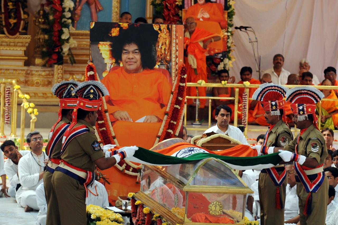 sai baba sprovod (1)
