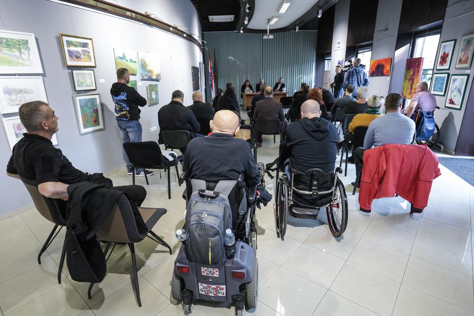 Zagreb: Predstavljena knjiga "Samo istina - ništa lažno" autora Đure Glogoškog