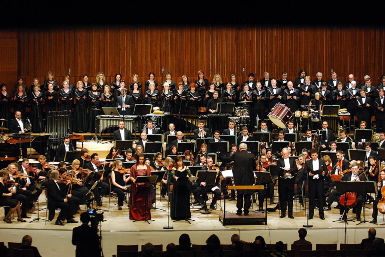 'za kulturu.....29. 01. 2009.. kd vatroslav lisinski/simfonijski orkestar hrt-a i ceski filharmonijski zbor/prva hrvatska izvedba malecove epistole, dirigira niksa bareza Photo: Zeljko Hladika/Vecernj