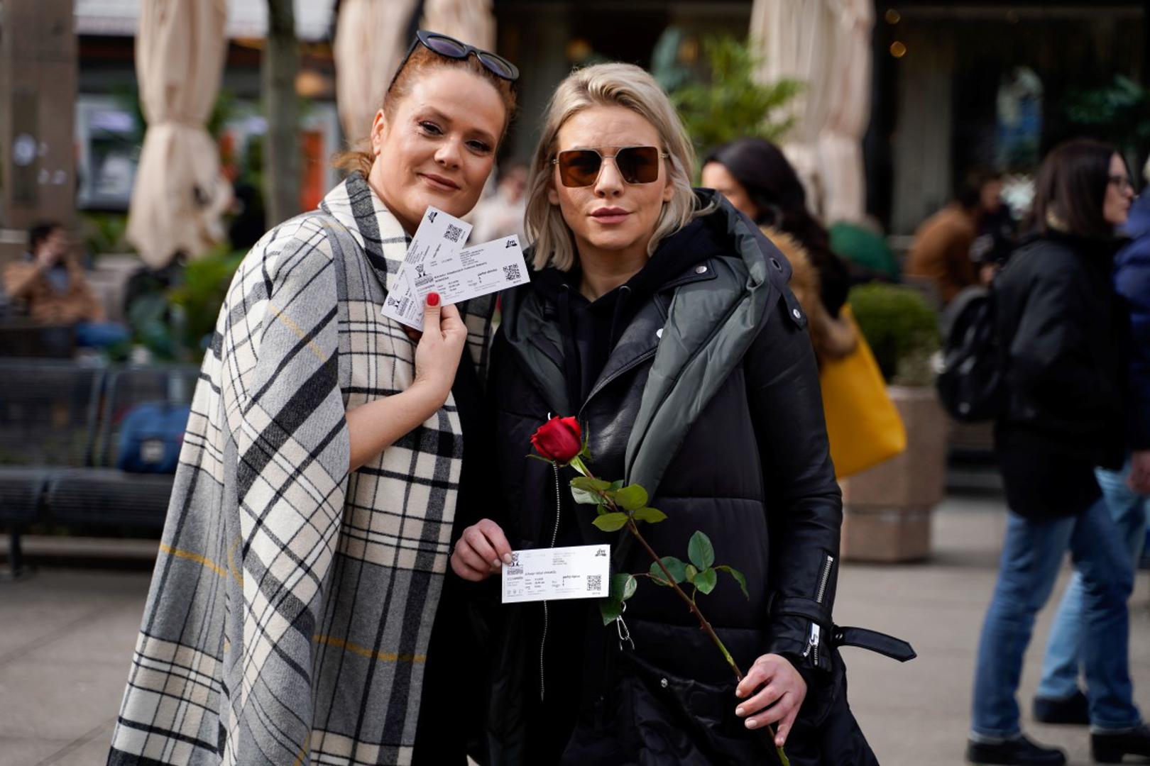 Podijeljene ulaznice za proslavljene komade netom su predstave koje su priznate kako od strane publike, tako i okrunjene mnogim nagradama. Sretni dobitnici imat će priliku pogledati predivne komade u slavljeničkoj atmosferi tijekom cijelog ožujka, a s obzirom kako zaista inače ne igraju često te da su karte gotovo svaki put rasprodane danima unaprijed, ova ponuda bila je zaista „dar s neba“ za sve ljubitelje kazališta. 