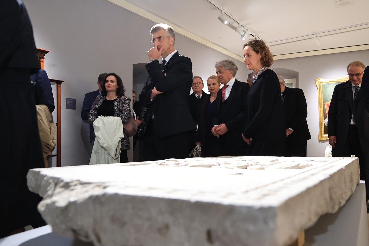 Svečano otvorena izložba 'U početku bijaše kraljevstvo - izložba u povodu 1100 godina Hrvatskoga Kraljevstva"